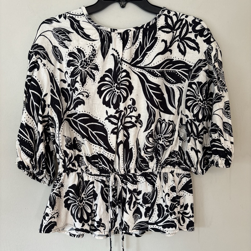 Who What Wear Target Black & White Floral Linen Blend Tie Waist Top Med